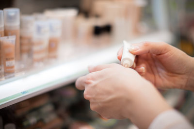 化妆品代加工厂广州萝薇帮助企业走向财富未来